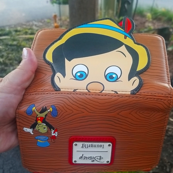LOUNGEFLY👑 DISNEY PINOCCHIO & JIMINI CRICKET WALLET - Picture 4 of 6